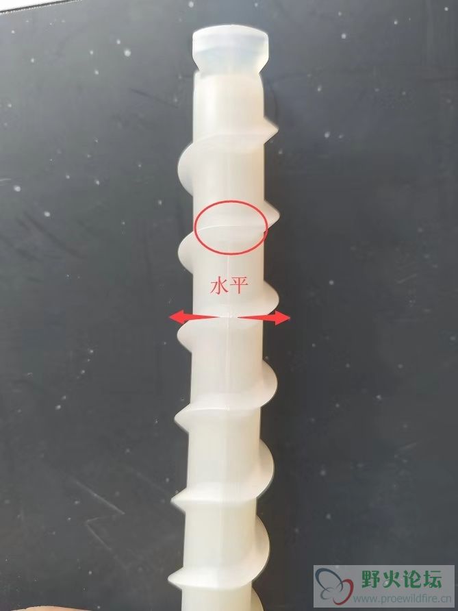 分模线位置螺纹结构水平，顺利脱模（目前造型的困惑点）