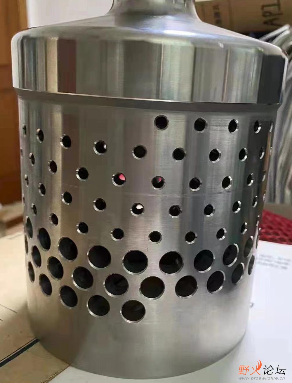 实物显示螺旋孔